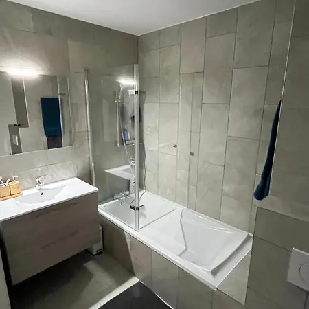 - 4-6 Personnes - Les Des Freinets C203 Apartment